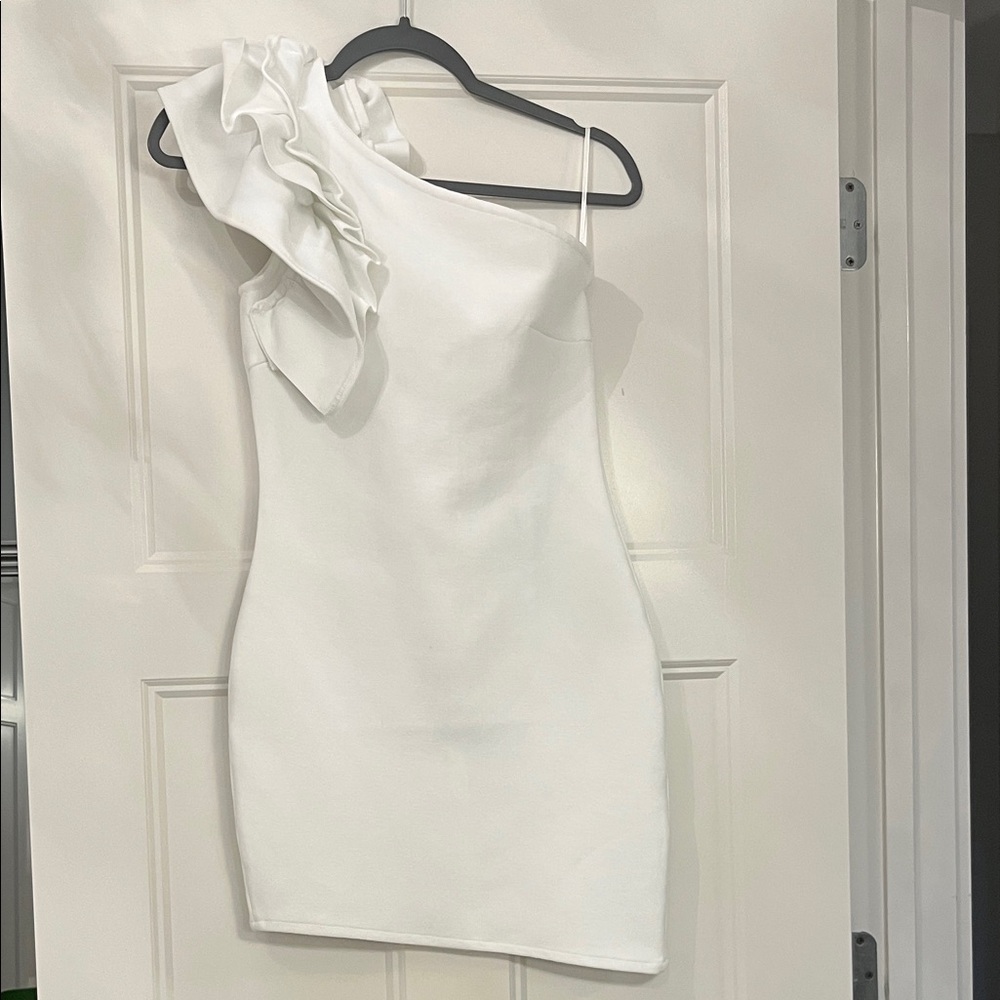 Elegant White One-Shoulder asymmetrical Dress